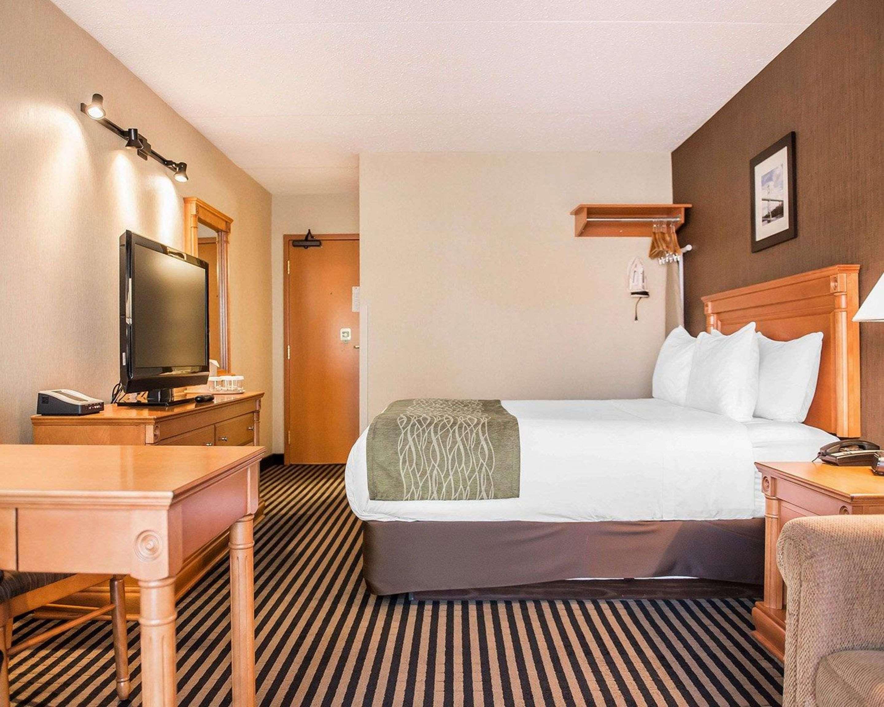 Comfort Inn Броквилл Экстерьер фото