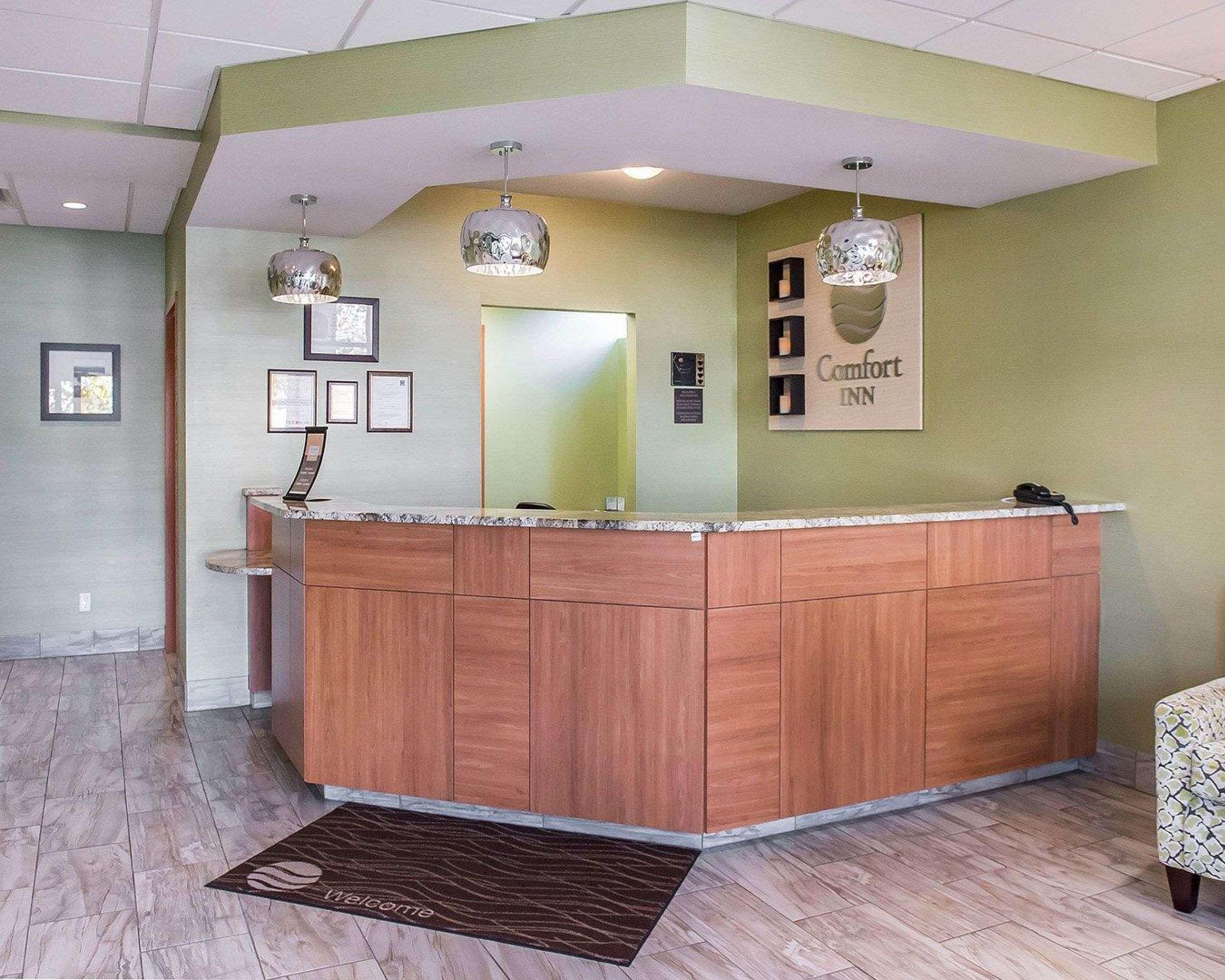 Comfort Inn Броквилл Экстерьер фото