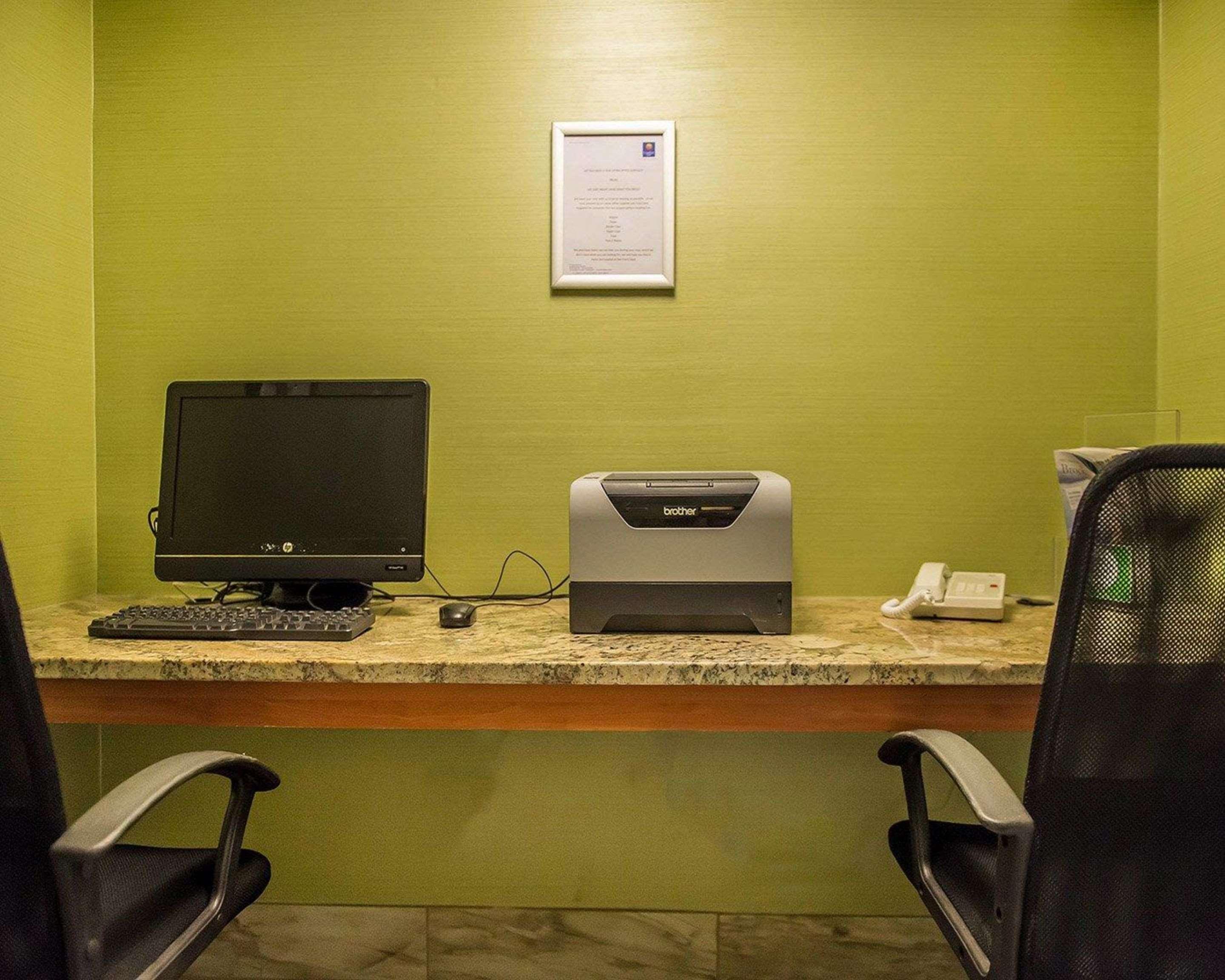 Comfort Inn Броквилл Экстерьер фото